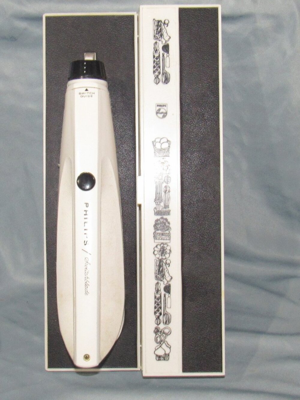 MCM Mid-Century Modern Philips Electric Knife Wall Mounted Storage, Retro X924